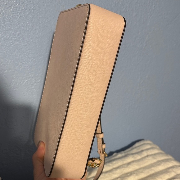NWT Michael Kors Blush Crossbody Bag with Gold Accents - Picture 3 of 5